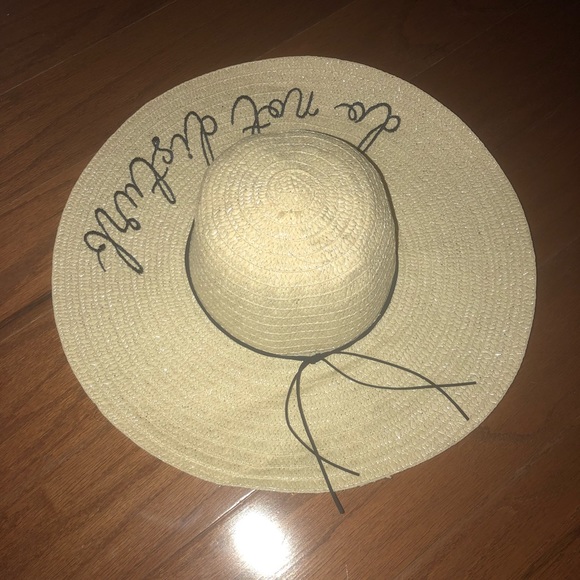 Cute straw hat with “Do Not Disturb” written on it - Picture 4 of 5